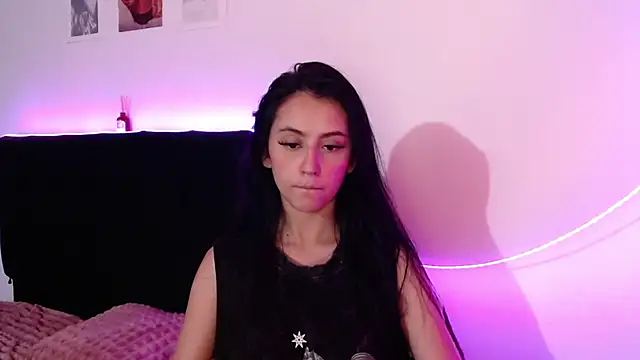 Coralinnee  online show from 03-17-25, 03:47