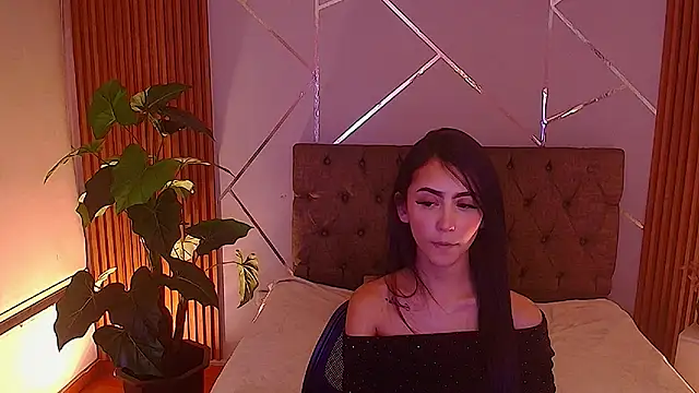 Snapshot of Coralinnee_ chatting on 05-06-26, 05:33 Coralinnee online show from 05-06-26, 05:33