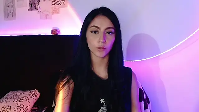 Coralinnee  online show from 01-03-25, 06:55