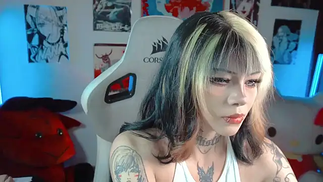 Deadly Doll online show from 10-10-25, 10:54