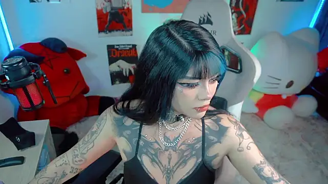 Snapshot of Deadly_Doll chatting on 06-24-26, 11:57 Deadly Doll online show from 06-24-26, 11:57