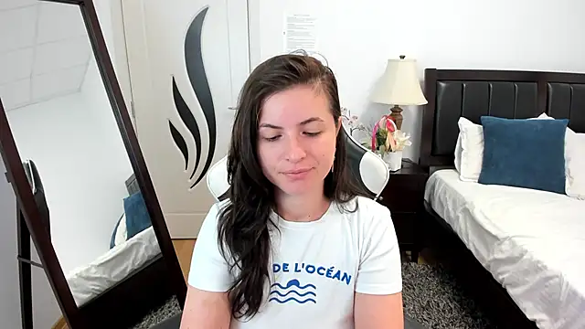 Snapshot of AmyPure_ chatting on 06-19-26, 04:18 AmyPure online show from 06-19-26, 04:18