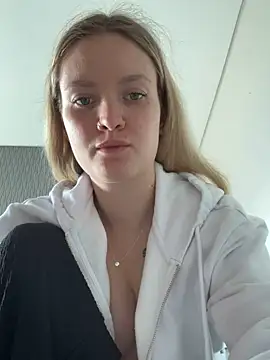 Snapshot of mariemelissah chatting on 03-22-25, 10:28 mariemelissah online show from 03-22-25, 10:28