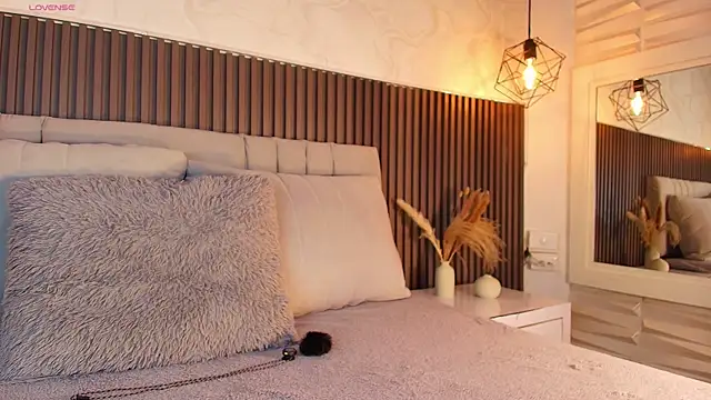 SHANONCLARK online show from 01-10-26, 06:14