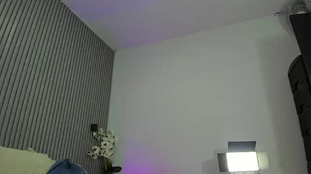 Snapshot of SHANONCLARK chatting on 09-10-25, 11:20 SHANONCLARK online show from 09-10-25, 11:20