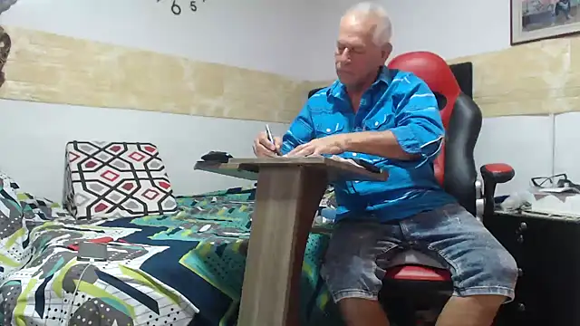 VALENTINO1983  online show from 11-17-25, 12:03