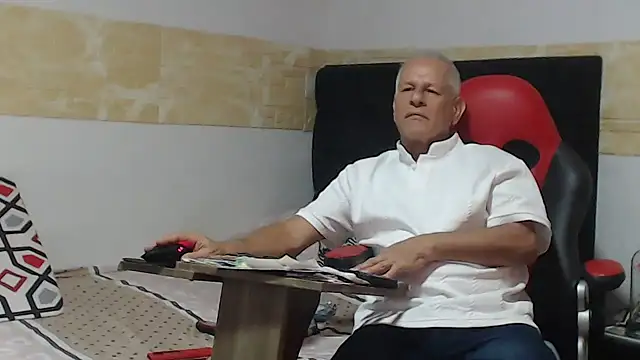 VALENTINO1983  online show from 10-12-25, 08:43