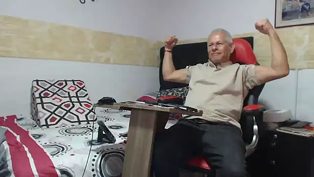 VALENTINO1983  online show from 09-28-25, 04:08