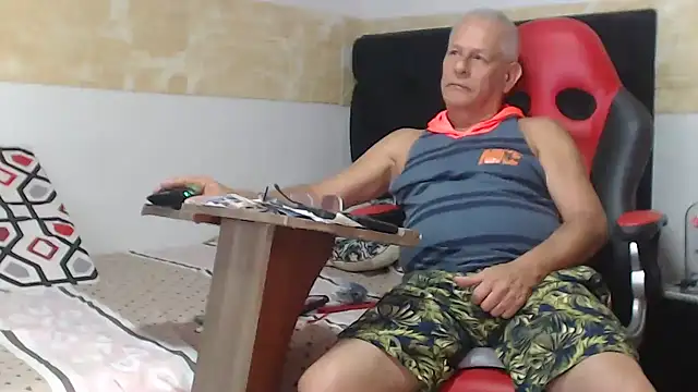 VALENTINO1983  online show from 10-08-25, 09:04