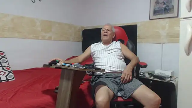 VALENTINO1983  online show from 09-09-25, 11:36