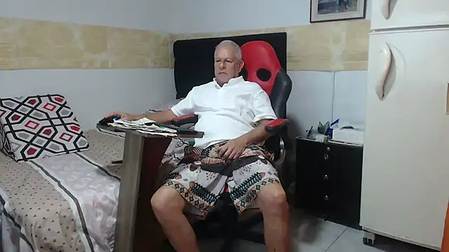 VALENTINO1983  online show from 10-18-25, 02:19