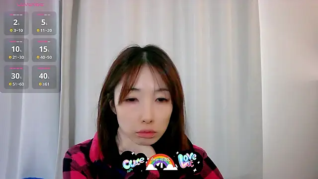 Snapshot of Love_me_Eri_ chatting on 10-10-25, 12:00 Love me Eri  online show from 10-10-25, 12:00