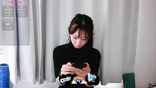 Snapshot of Love_me_Eri_ chatting on 10-18-25, 04:14 Love me Eri  online show from 10-18-25, 04:14