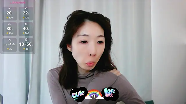 Snapshot of Love_me_Eri_ chatting on 10-20-25, 11:27 Love me Eri  online show from 10-20-25, 11:27