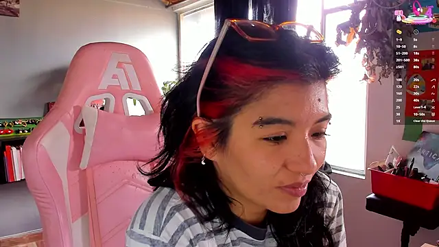 annie walker6 online show from 12-20-25, 09:39