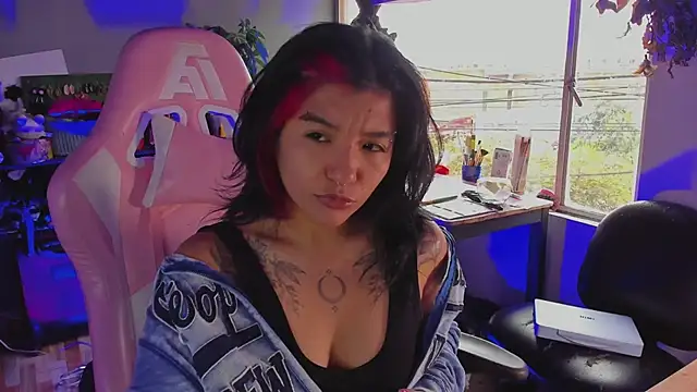 annie walker6 online show from 12-05-25, 08:06