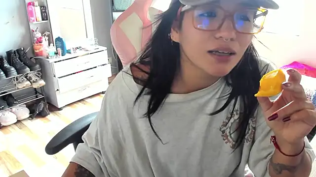 annie walker6 online show from 05-05-26, 07:39