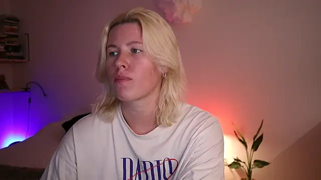 Snapshot of moonamii chatting on 01-16-25, 05:44 moonamii online show from 01-16-25, 05:44