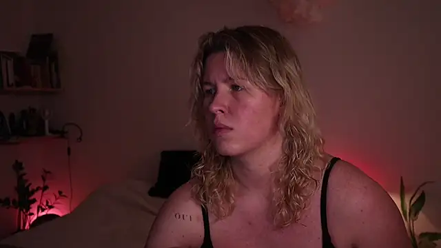 moonamii online show from 11-04-25, 04:33