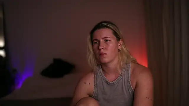 Snapshot of moonamii chatting on 09-11-25, 06:41 moonamii online show from 09-11-25, 06:41