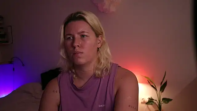 Snapshot of moonamii chatting on 02-13-25, 04:50 moonamii online show from 02-13-25, 04:50