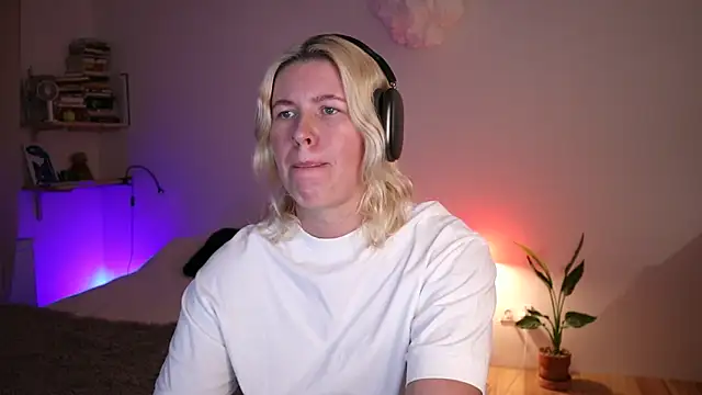 Snapshot of moonamii chatting on 01-29-25, 08:35 moonamii online show from 01-29-25, 08:35