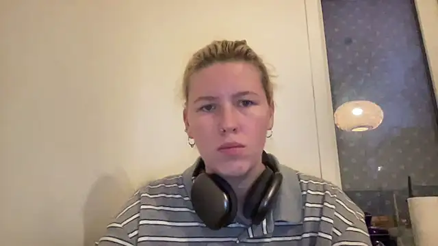 Snapshot of moonamii chatting on 12-21-24, 01:42 moonamii online show from 12-21-24, 01:42