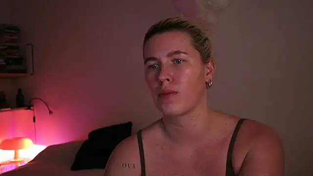 Snapshot of moonamii chatting on 02-18-25, 08:03 moonamii online show from 02-18-25, 08:03