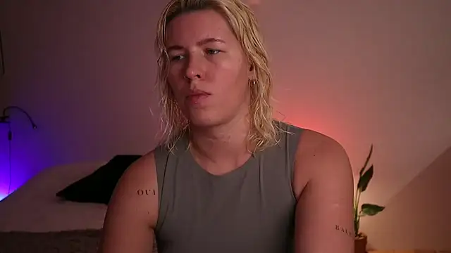 Snapshot of moonamii chatting on 01-23-25, 03:22 moonamii online show from 01-23-25, 03:22