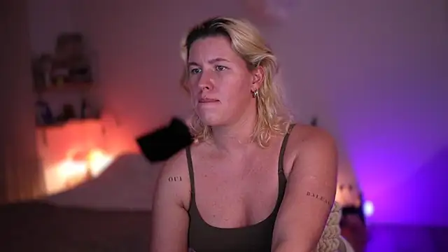 Snapshot of moonamii chatting on 02-28-25, 07:03 moonamii online show from 02-28-25, 07:03