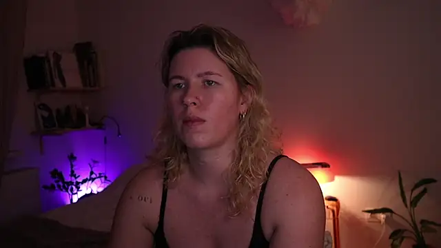 moonamii online show from 12-13-25, 08:04