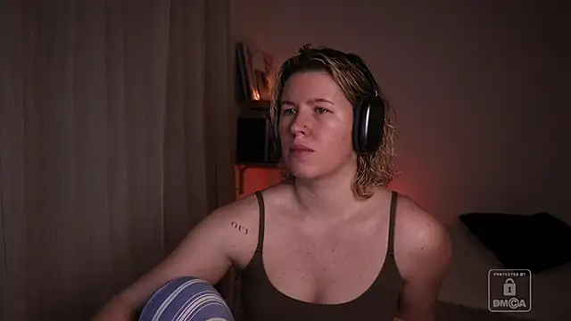 moonamii online show from 02-12-26, 03:34