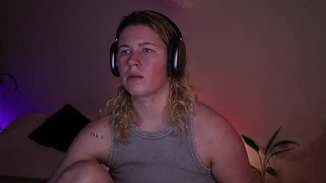 moonamii online show from 12-04-25, 05:56