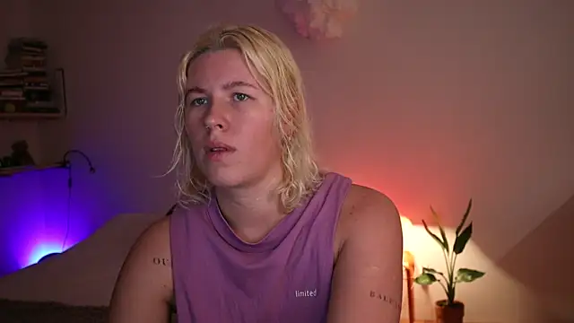 Snapshot of moonamii chatting on 01-09-25, 06:26 moonamii online show from 01-09-25, 06:26