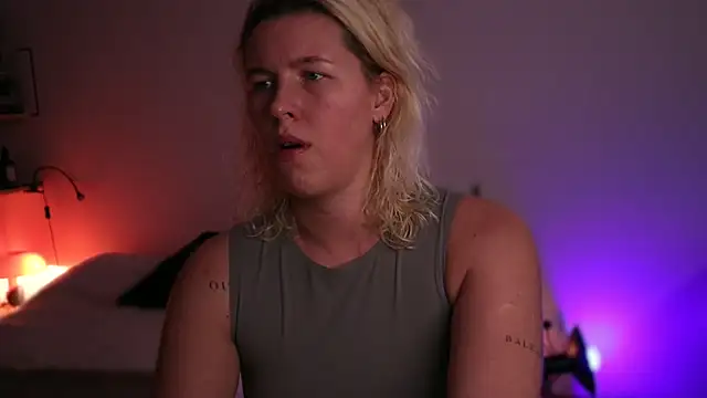 Snapshot of moonamii chatting on 02-24-25, 05:53 moonamii online show from 02-24-25, 05:53