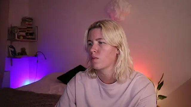 Snapshot of moonamii chatting on 01-24-25, 10:30 moonamii online show from 01-24-25, 10:30