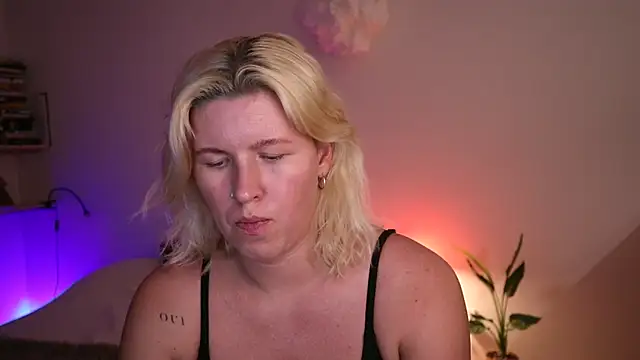 Snapshot of moonamii chatting on 01-27-25, 07:13 moonamii online show from 01-27-25, 07:13