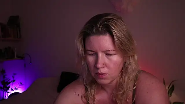 moonamii online show from 11-15-25, 05:39