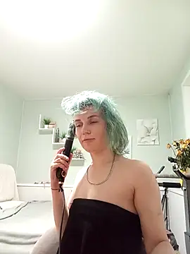 Linda Gregory online show from 12-17-25, 02:38