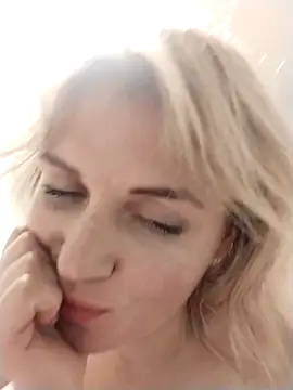 Linda Gregory online show from 10-04-25, 01:40