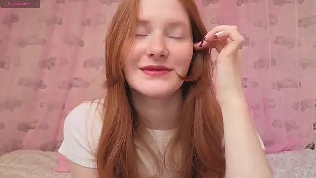 Snapshot of FiaMoor chatting on 06-20-26, 04:01 FiaMoor online show from 06-20-26, 04:01