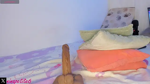 ninapetitew online show from 05-15-26, 11:47
