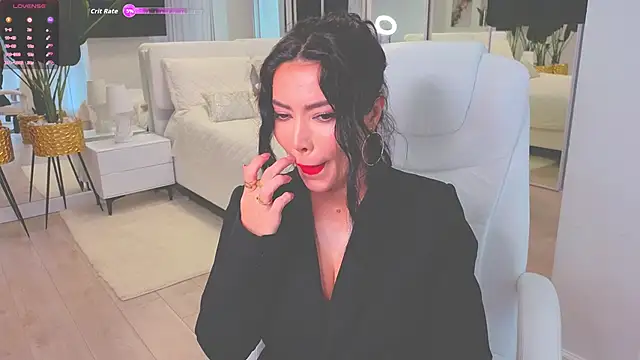 Snapshot of wowEva chatting on 10-18-25, 08:05 wowEva online show from 10-18-25, 08:05