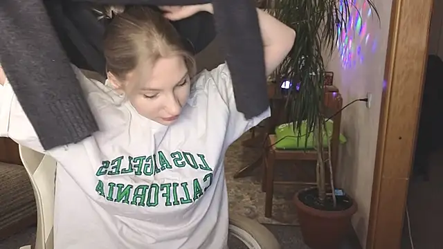 MiaKeler online show from 03-06-25, 01:57