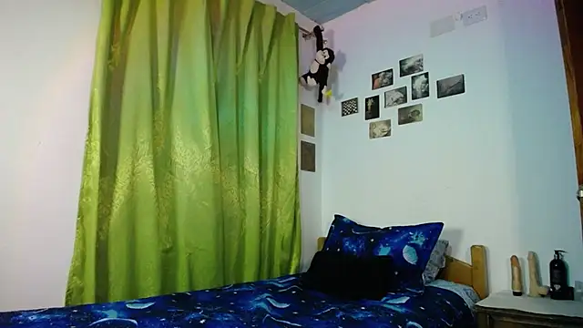 Snapshot of monkeywillwhite chatting on 10-27-25, 12:33 monkeywillwhite online show from 10-27-25, 12:33