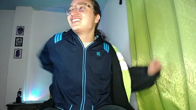 Snapshot of monkeywillwhite chatting on 11-26-25, 01:38 monkeywillwhite online show from 11-26-25, 01:38