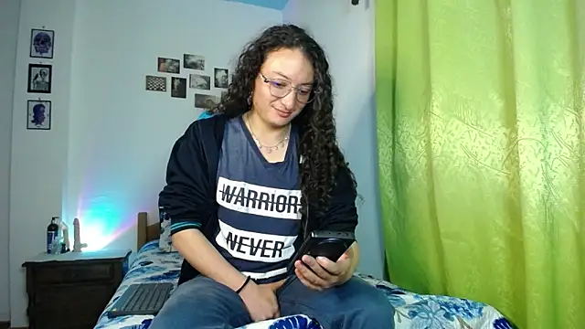 Snapshot of monkeywillwhite chatting on 11-04-25, 02:04 monkeywillwhite online show from 11-04-25, 02:04