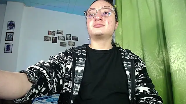 Snapshot of monkeywillwhite chatting on 10-31-25, 12:07 monkeywillwhite online show from 10-31-25, 12:07