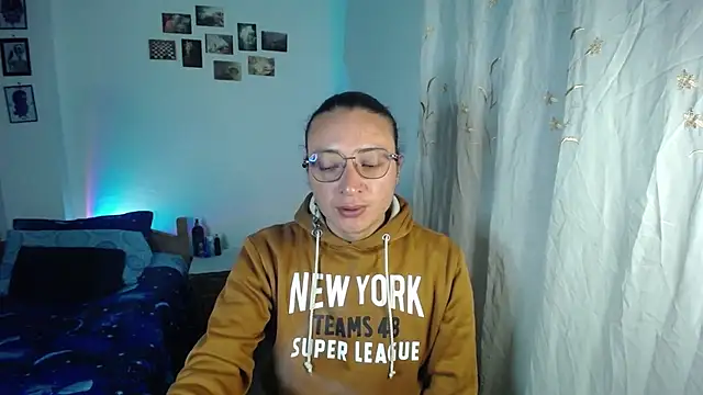 Snapshot of monkeywillwhite chatting on 02-09-26, 03:04 monkeywillwhite online show from 02-09-26, 03:04