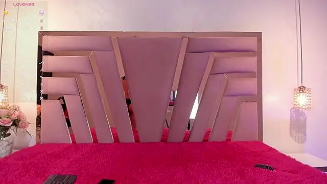 Jiggly   online show from 11-12-25, 10:57